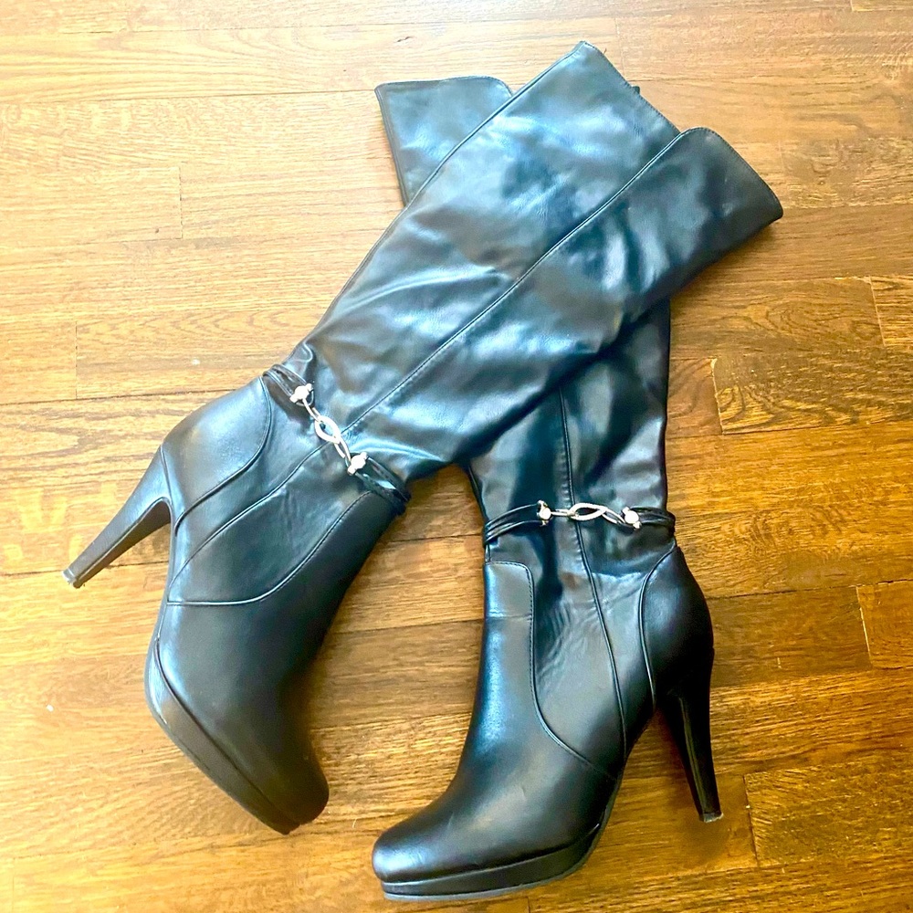 Leather knee high high heeled boots with diamond and silver band